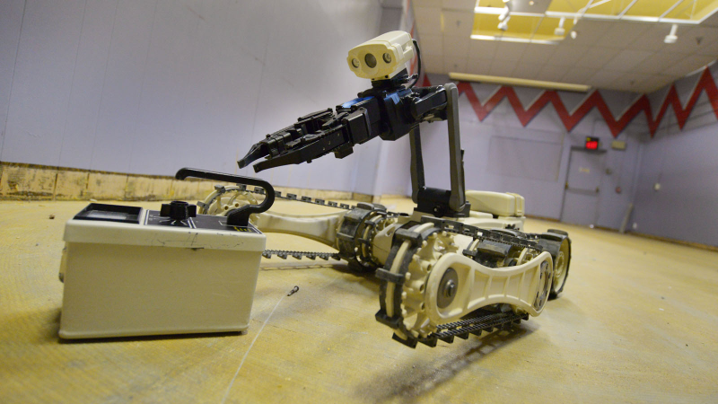 Illustration for article titled A Rodeo for Bomb Disposal Robots Looks Dangerous
